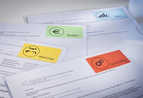 Avery univerzális címke - piros 105x37mm (3452)